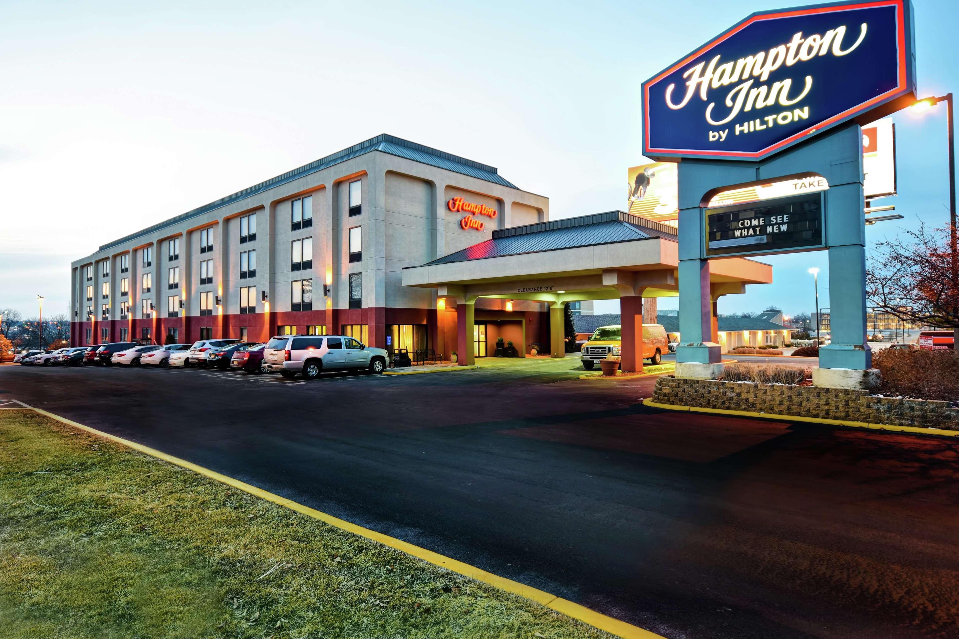 Hampton Inn St. Louis - Westport Maryland Heights Exterior photo